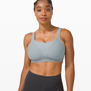 Lululemon High Impact Sports Bra. 32E. Maximum Support. Adjustable straps.